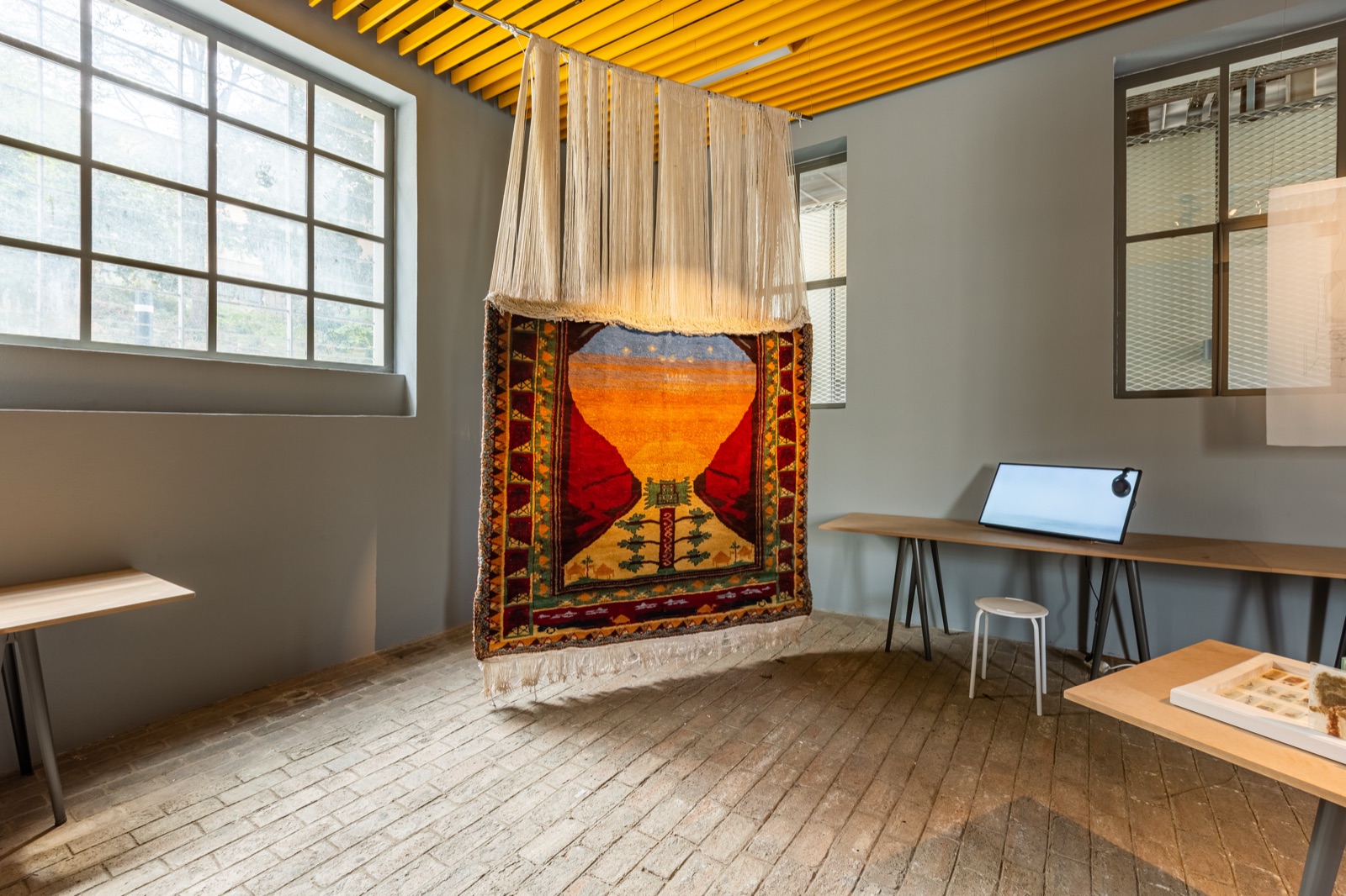 State of Displacement: Entangled Topographies